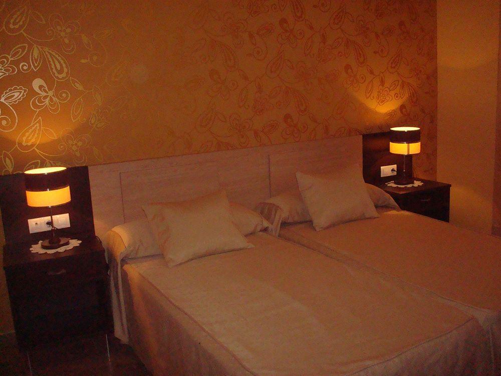 Hotel Los Chiles Villanueva Del Arzobispo Extérieur photo