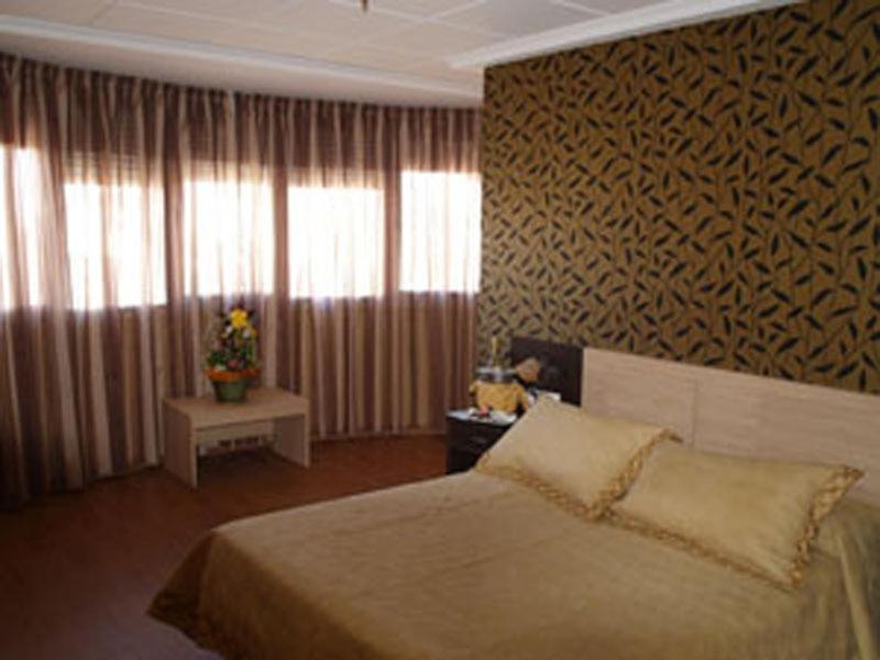 Hotel Los Chiles Villanueva Del Arzobispo Chambre photo